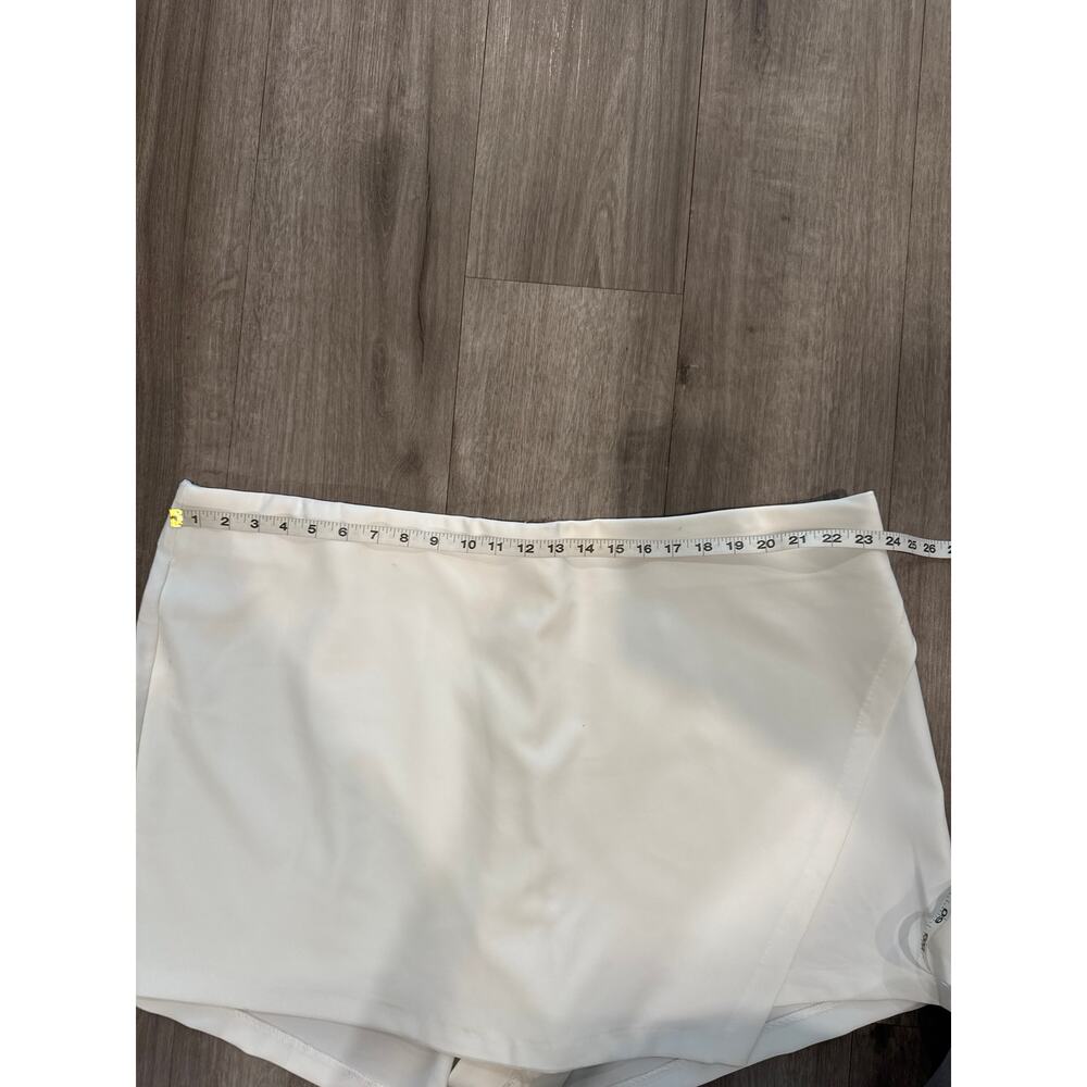 Torrid Refined Crepe Pull on Asymmetrical Skort in Cloud Dancer Women's Sz 4 - Picture 8 of 9